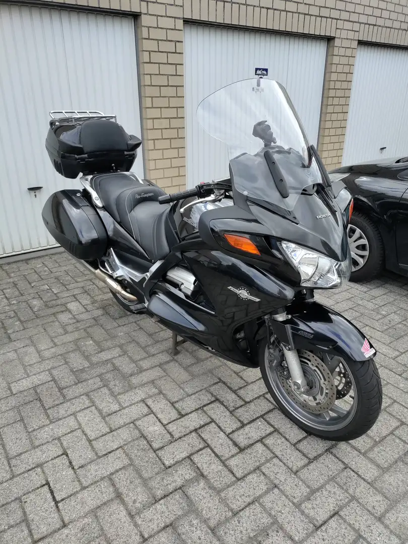 Honda ST 1300 Vert - 1