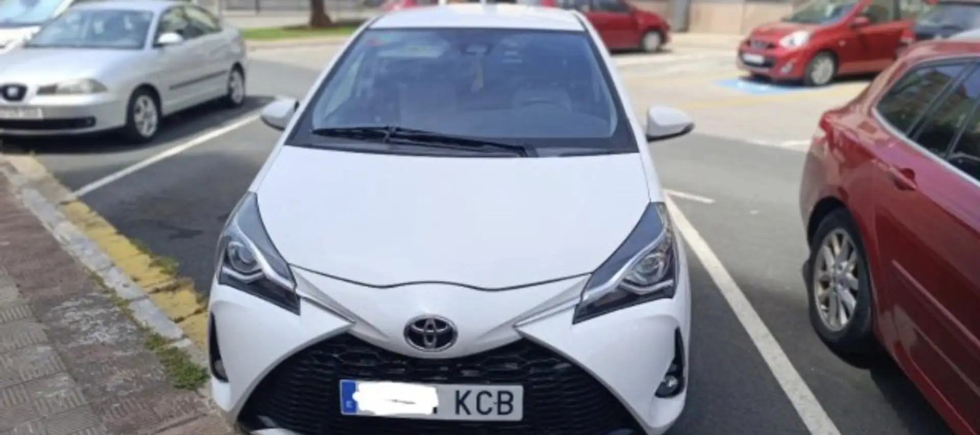 Toyota Yaris Pro 110 VVT-i Dynamic Business - 1