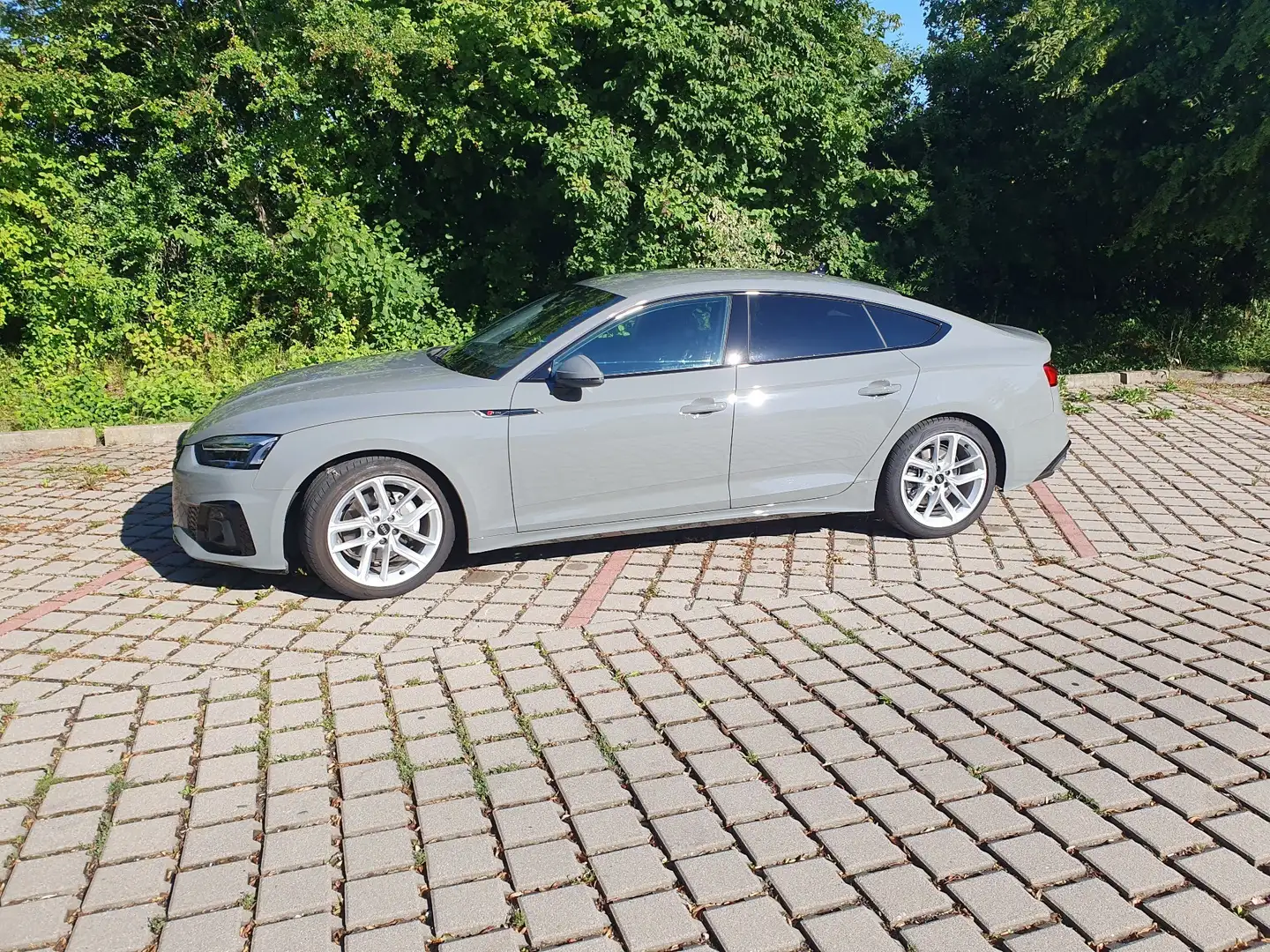 Audi A5 40 TFSI S line Modrá - 2