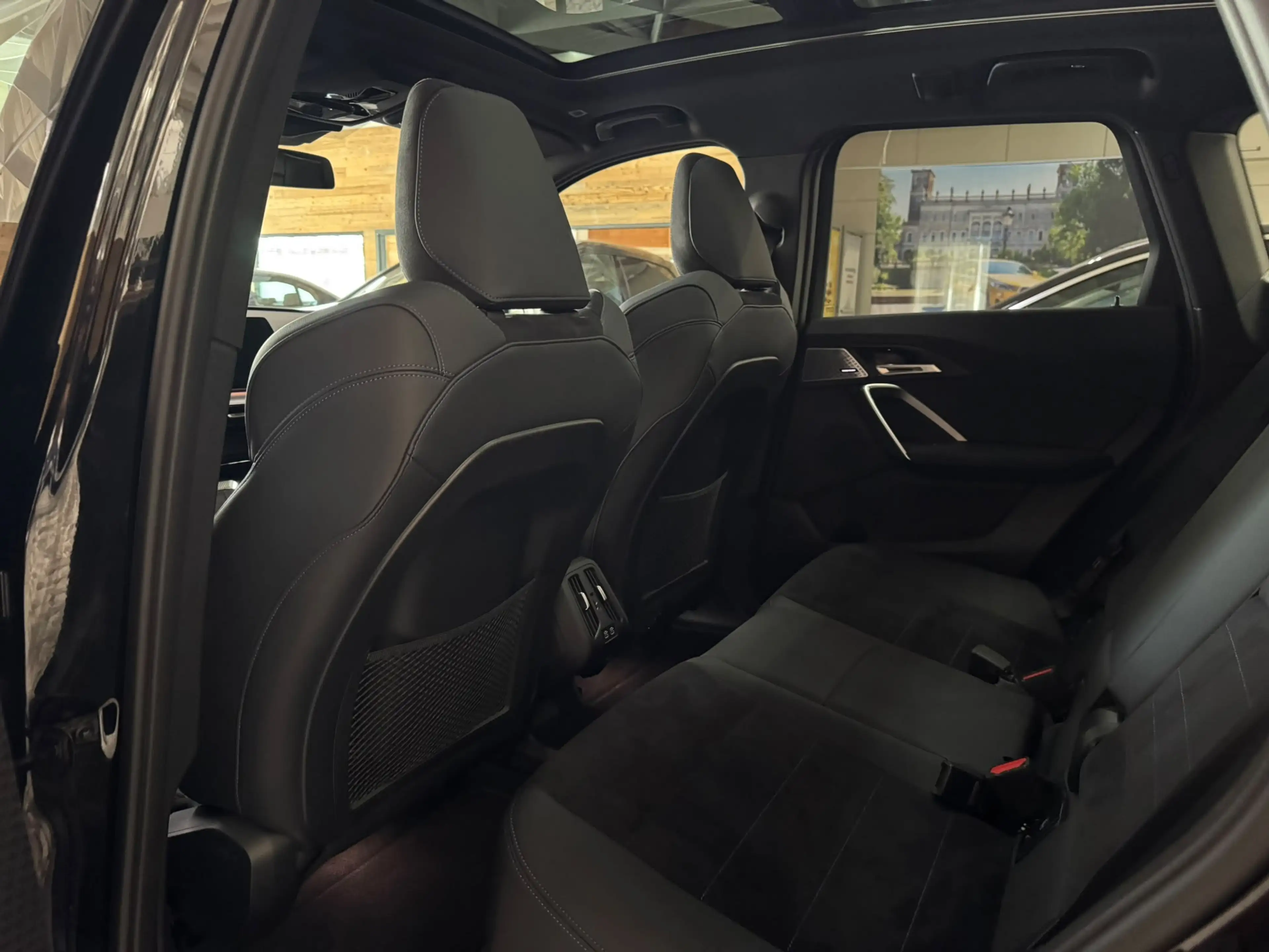 BMW X1 30 xDrive M Sport Pano H K Park.HUD SHz — photo 8