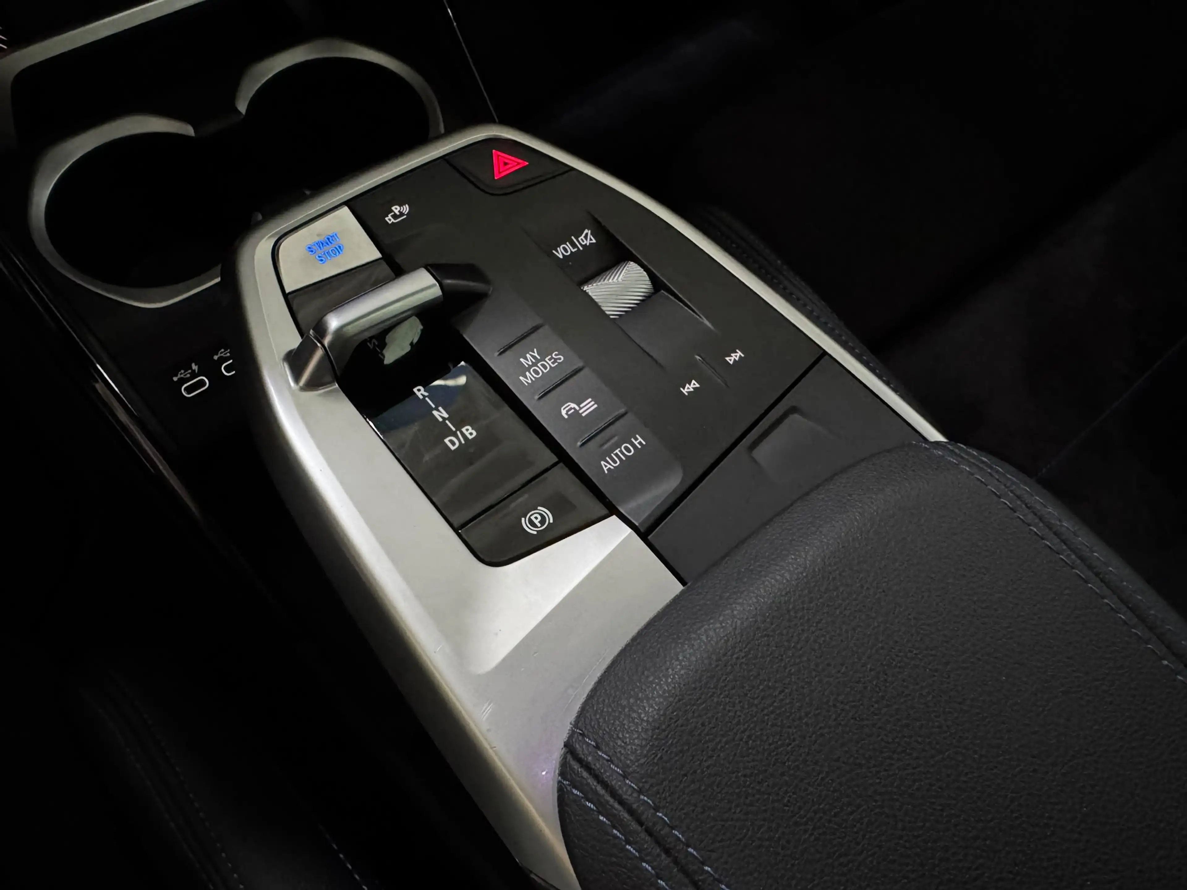 BMW X1 30 xDrive M Sport Pano H K Park.HUD SHz — photo 11