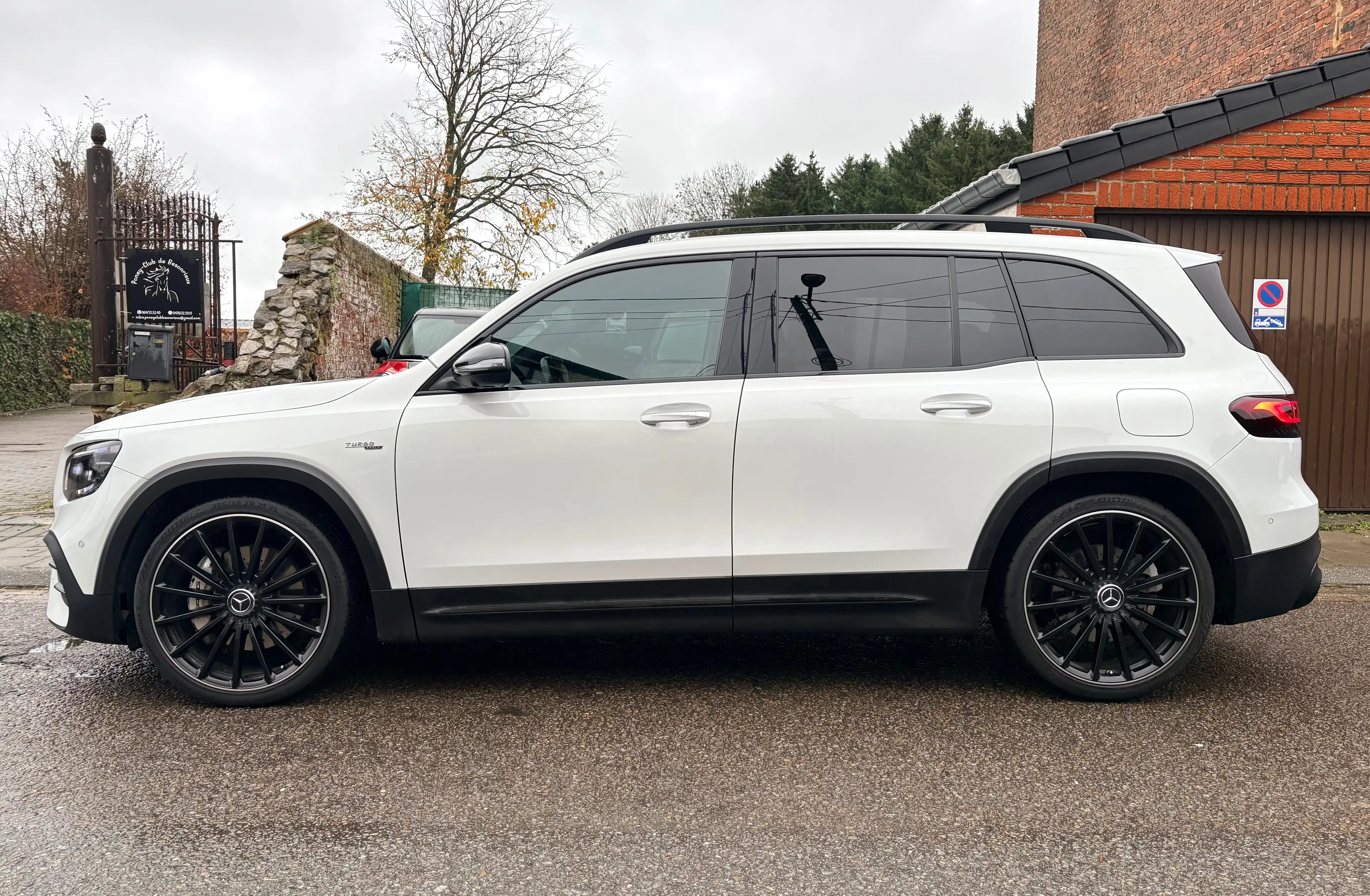 Mercedes-Benz GLB 35 AMG TURBO 4-Matic *1er Propriétaire *Suivi Mercedes — photo 7