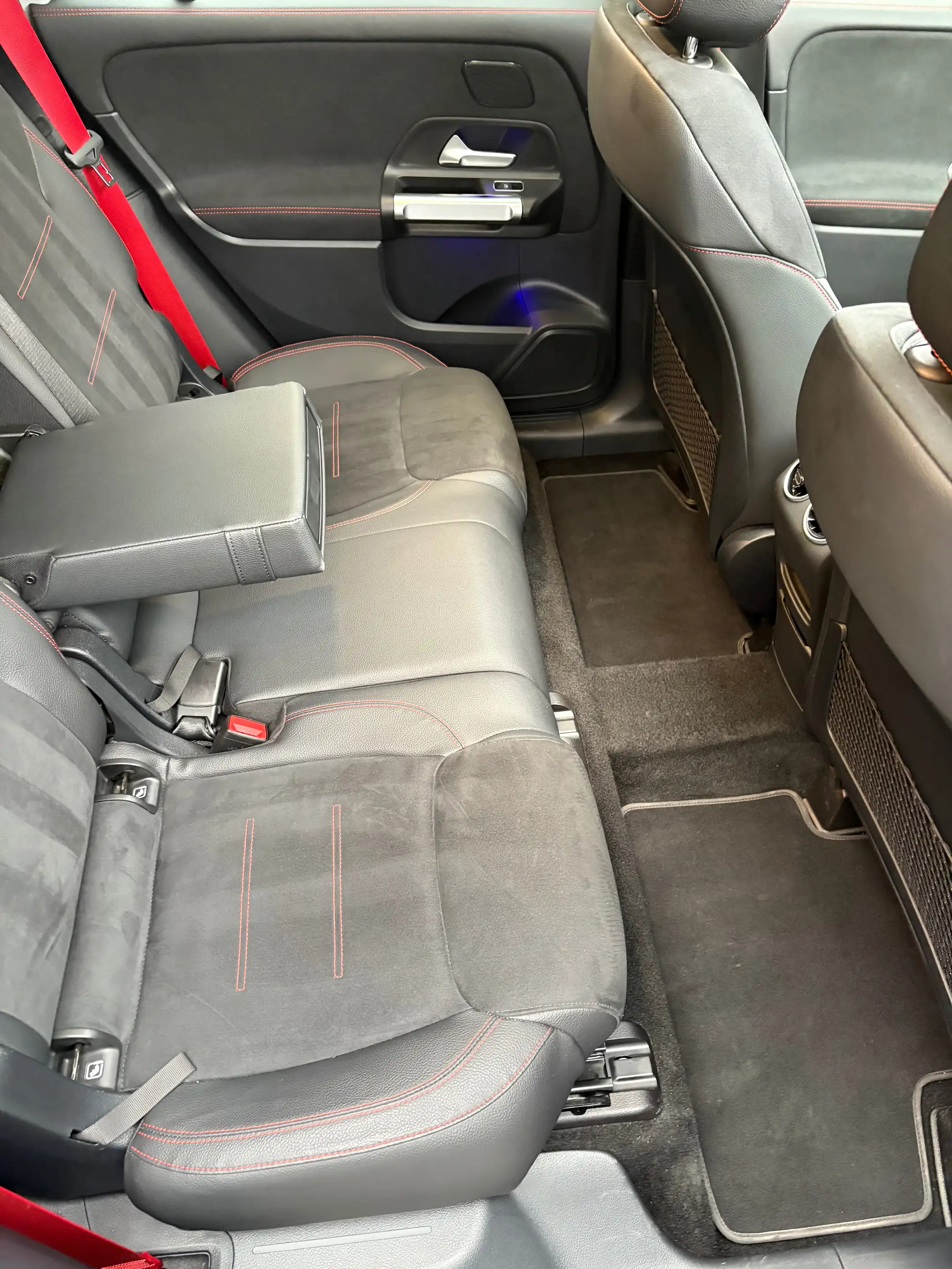 Mercedes-Benz GLB 35 AMG TURBO 4-Matic *1er Propriétaire *Suivi Mercedes — photo 14