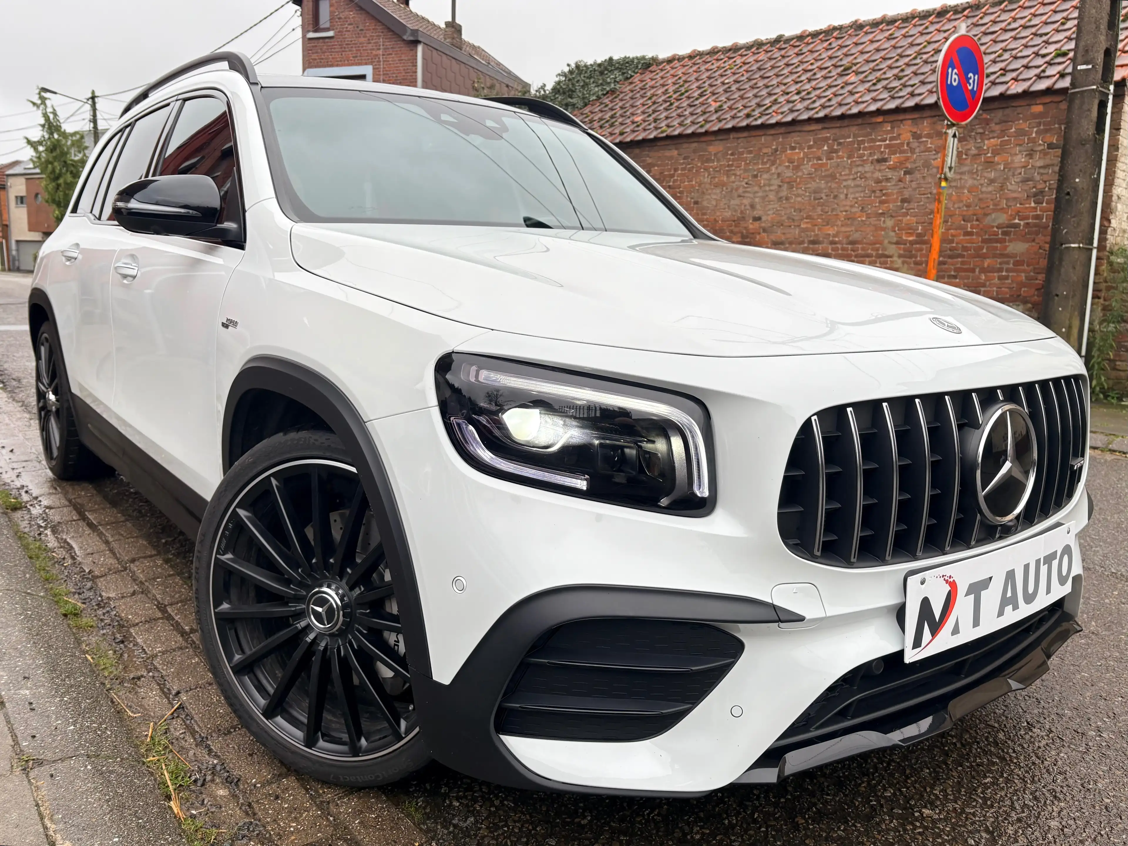 Mercedes-Benz GLB 35 AMG TURBO 4-Matic *1er Propriétaire *Suivi Mercedes — photo 4