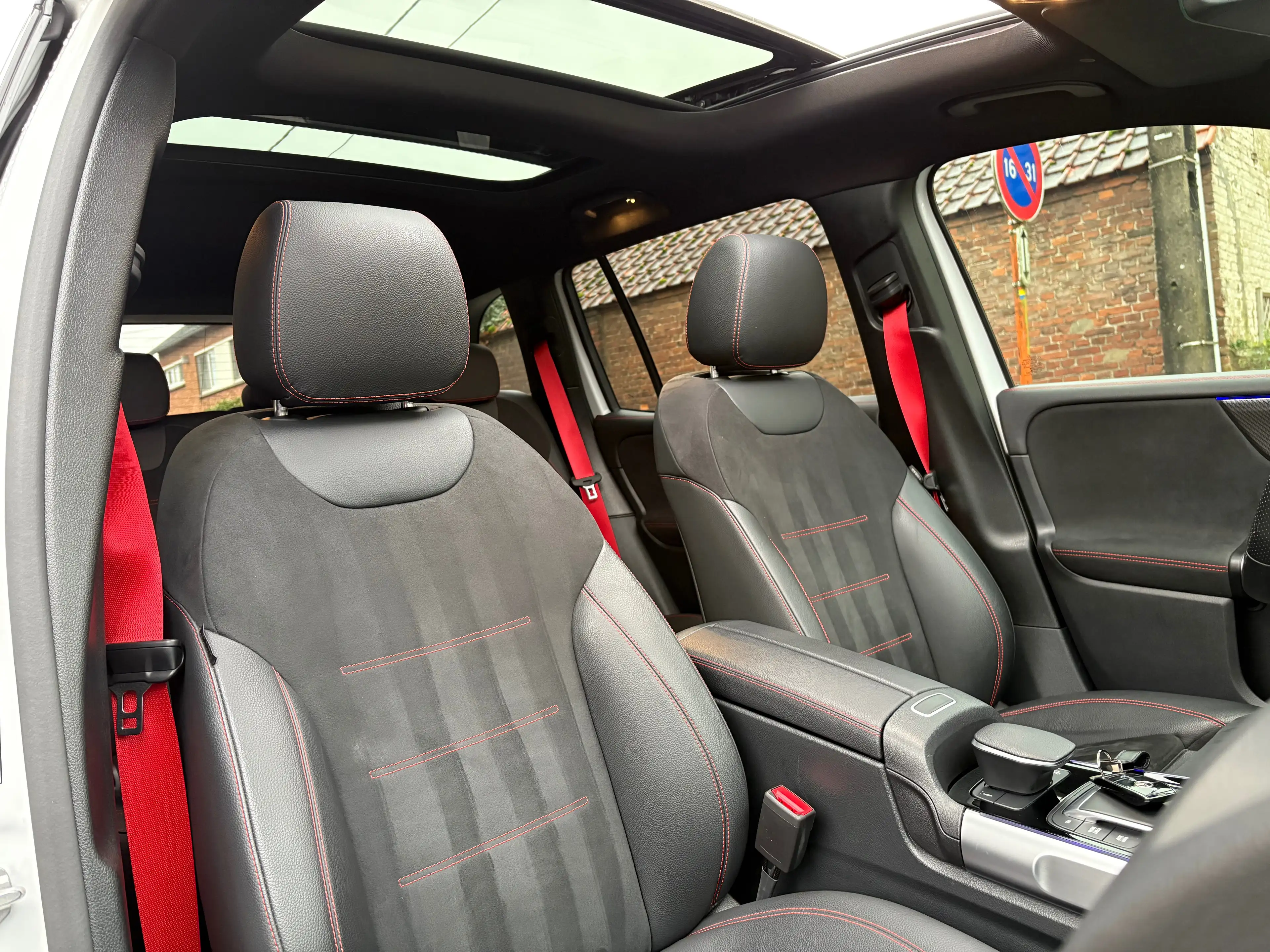 Mercedes-Benz GLB 35 AMG TURBO 4-Matic *1er Propriétaire *Suivi Mercedes — photo 11