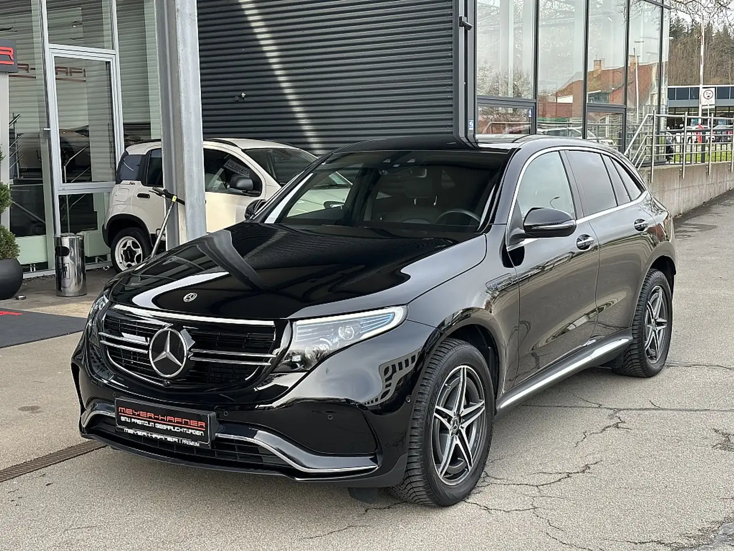 Mercedes-Benz EQC 400 4MATIC 80kWh Aut. Schwarz - 1