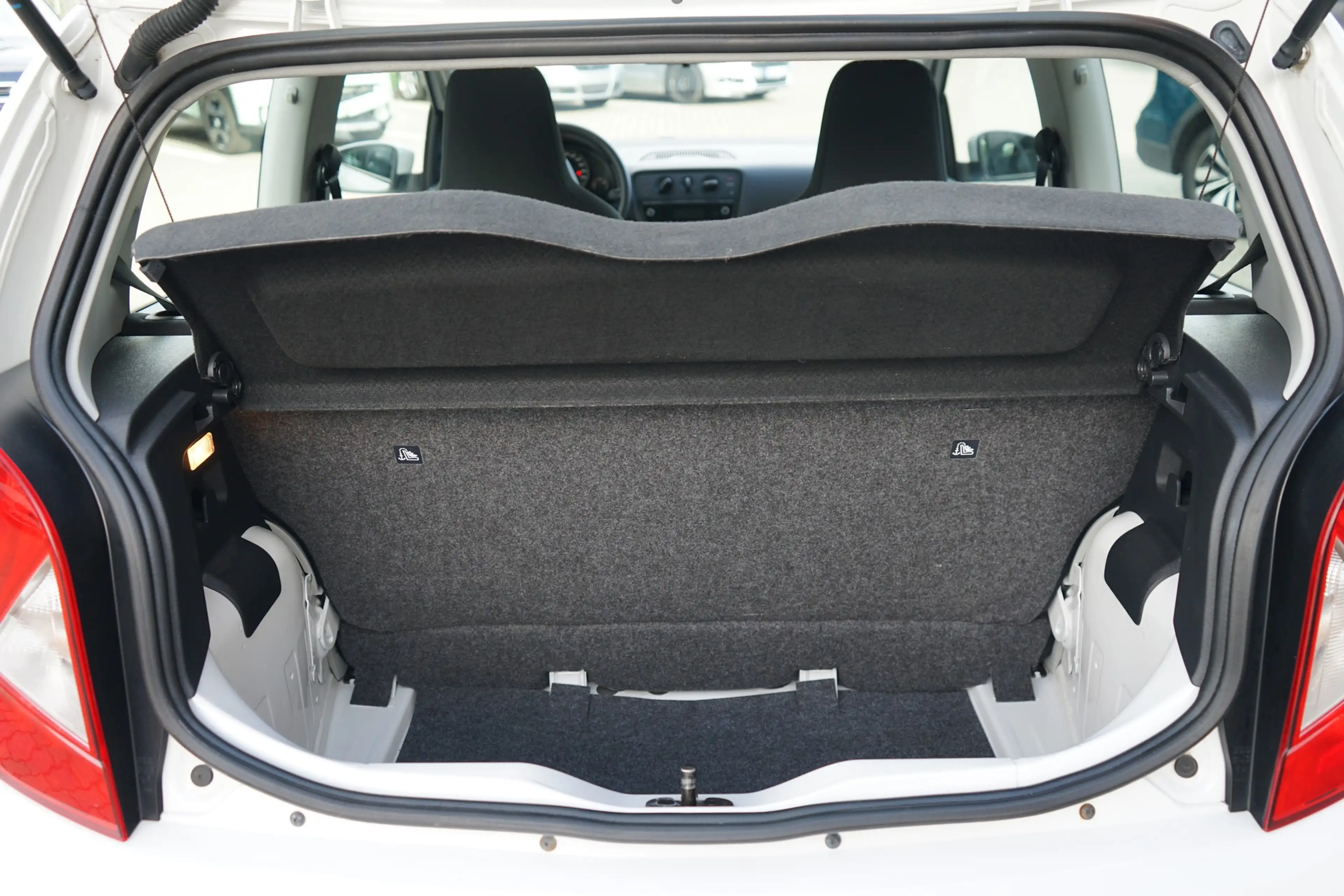 SEAT Mii 1.0 Chic AUX Bordcomputer Checkheft — photo 8