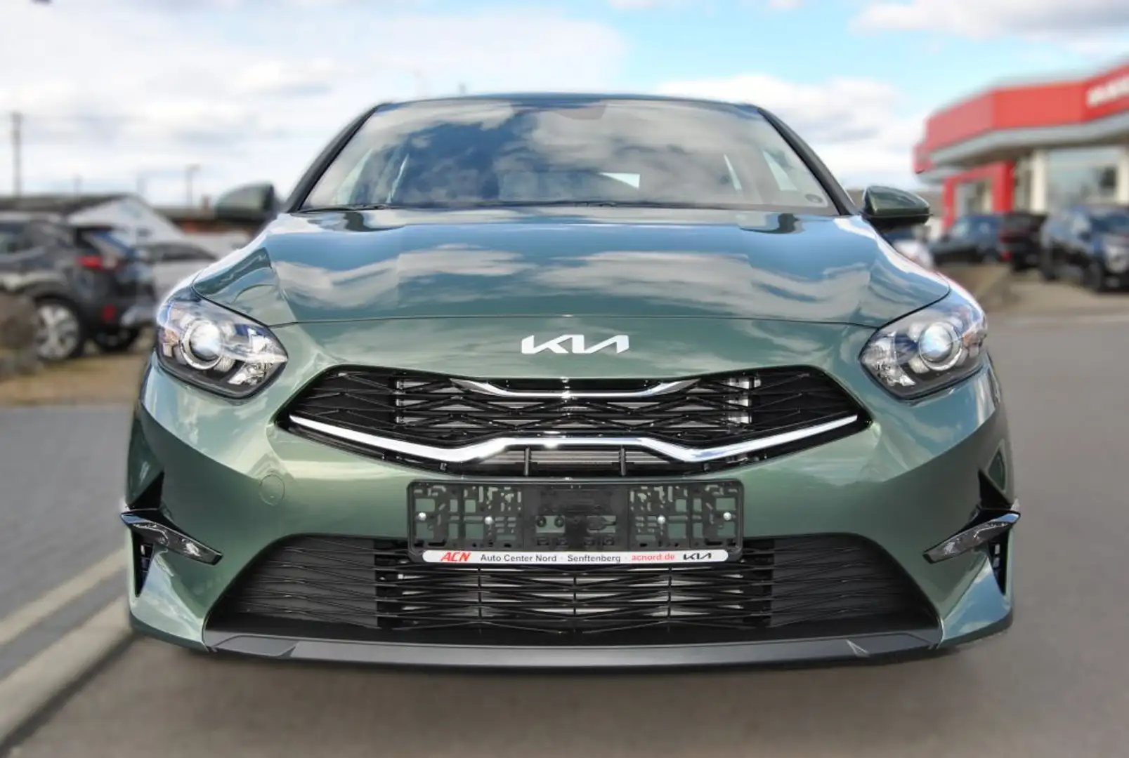 Kia Ceed / cee'd 1.0 T-GDI 100 Vision UVP 29.879 EUR Verde - 2