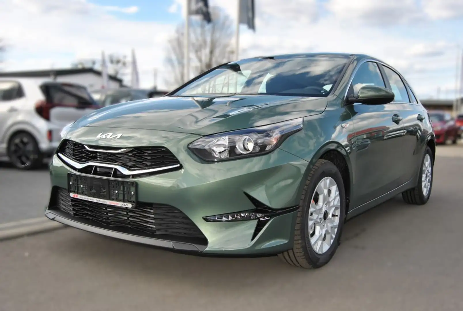 Kia Ceed / cee'd 1.0 T-GDI 100 Vision UVP 29.879 EUR Grün - 1