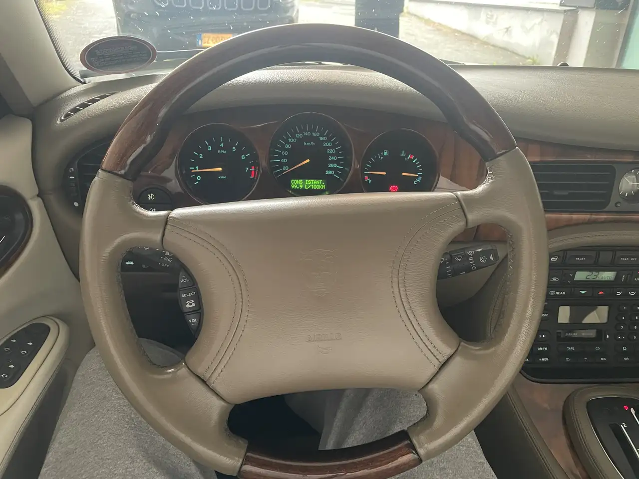 Jaguar XJ8 3.2, foto 2