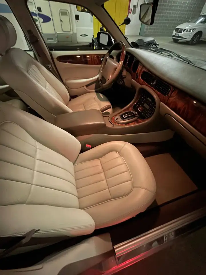 Jaguar XJ8 3.2, foto 10