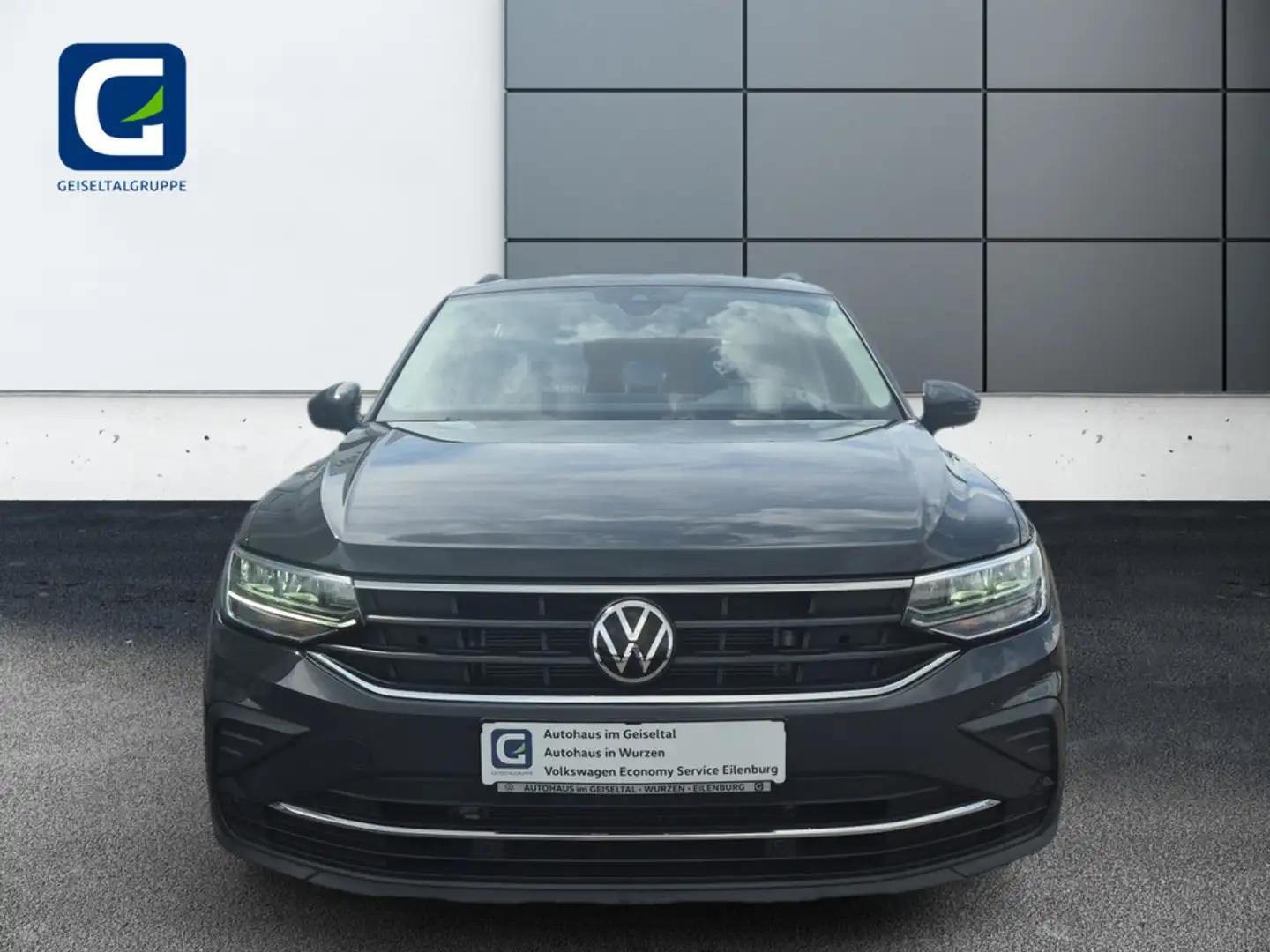 Volkswagen Tiguan 1.5 TSI Life *DSG*AHK*LED*DAB+*EASY OPEN*SHZ* Grijs - 2