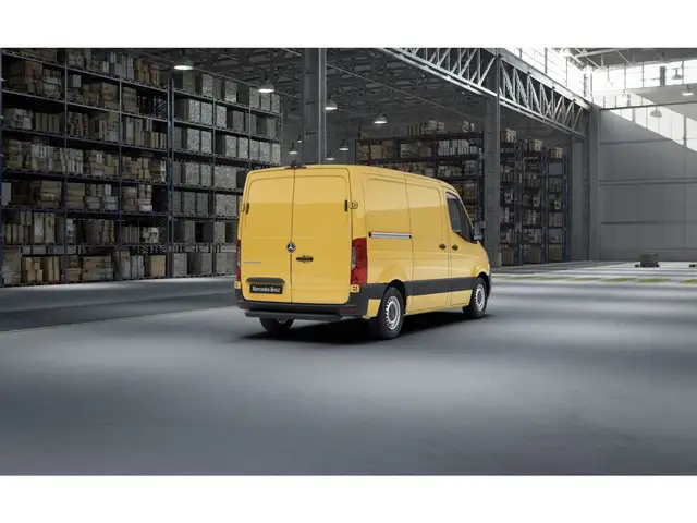 Mercedes-Benz Sprinter view 4