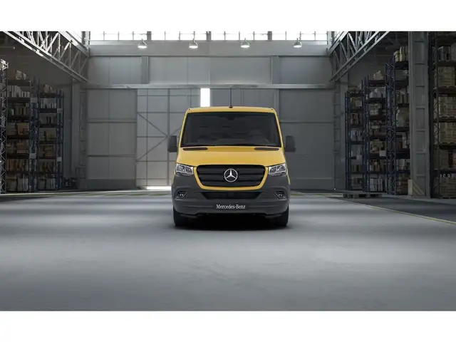 Mercedes-Benz Sprinter view 2