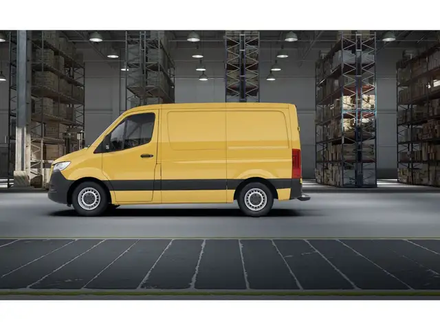 Mercedes-Benz Sprinter view 3