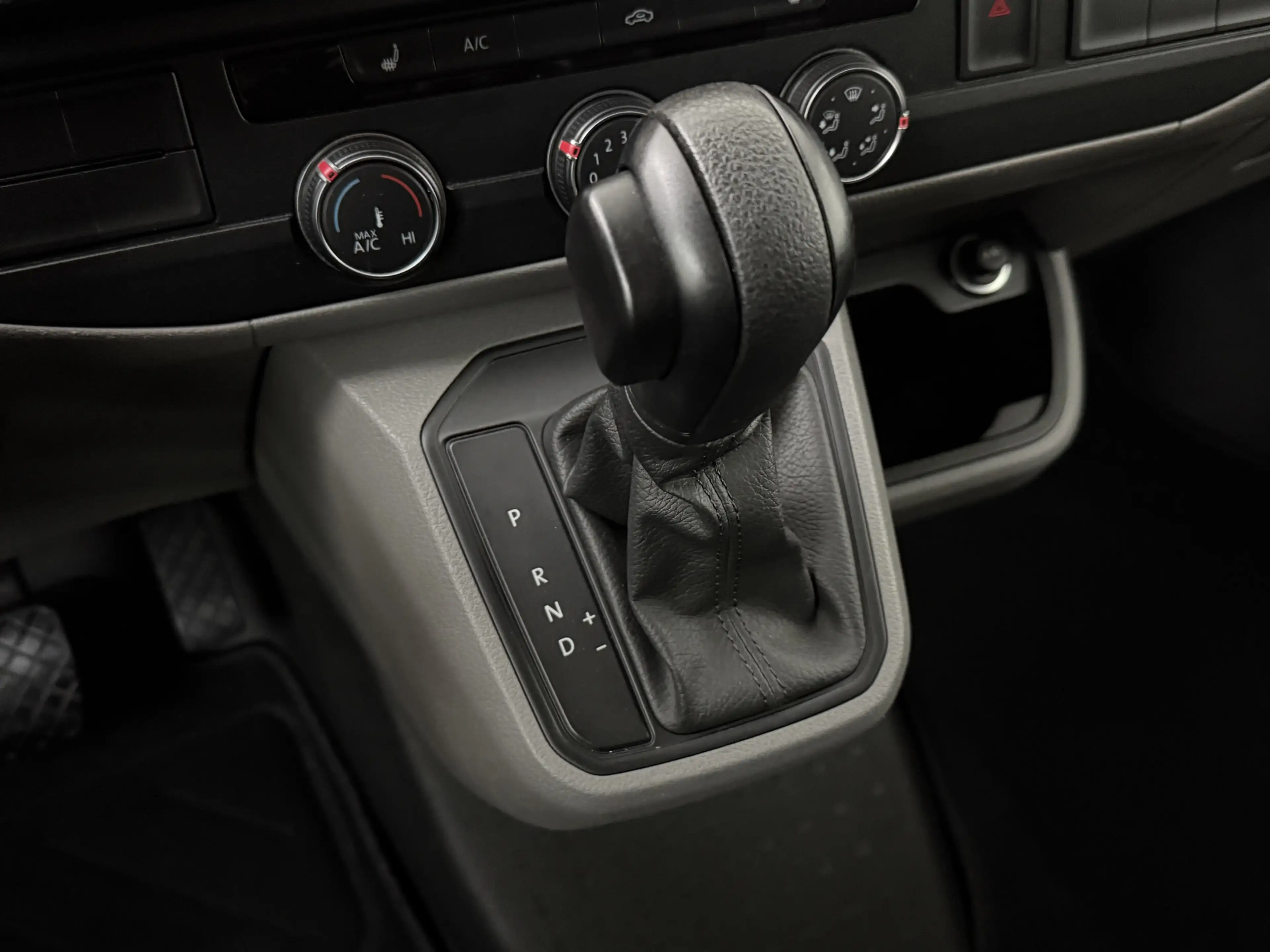 Volkswagen T6.1 Transporter 2.0TDI 150PK DSG Automaat Highline | Navigatie | C — photo 15