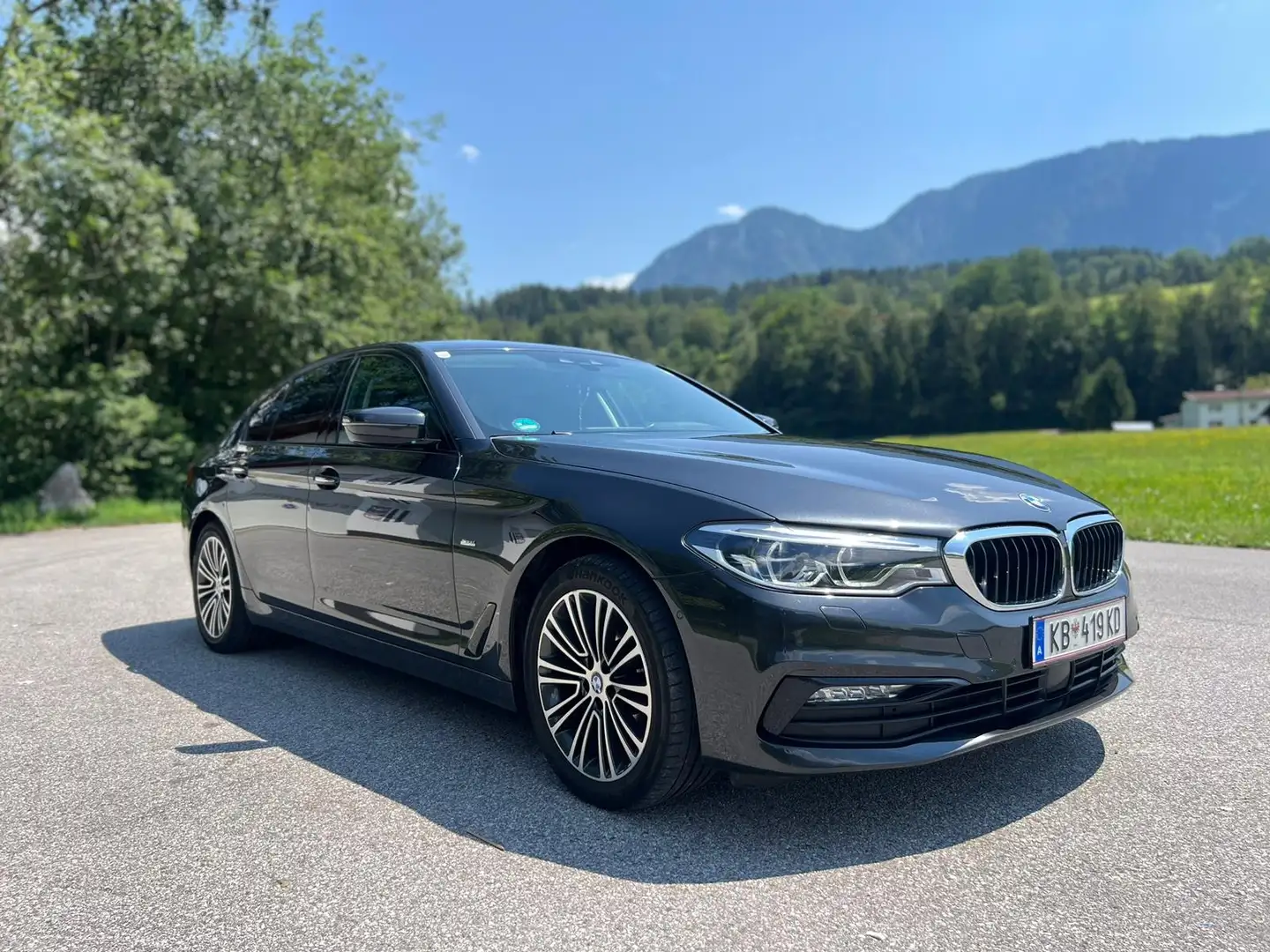 BMW 520 520d xDrive Aut. Grau - 1