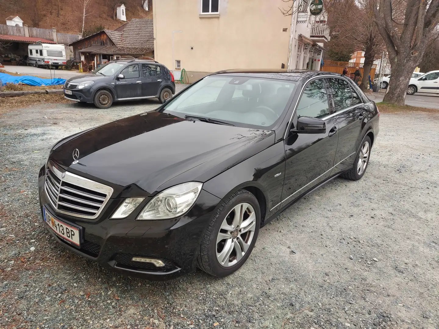 Mercedes-Benz E 200 E 200 Elegance BlueEfficiency CDI Aut. Elegance Schwarz - 1