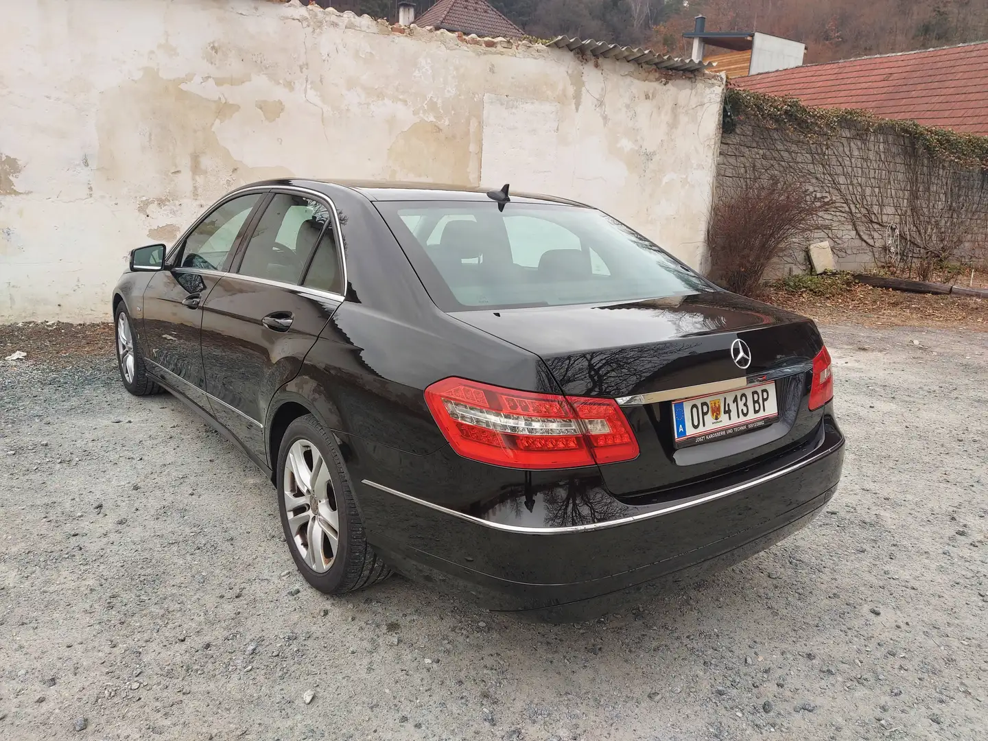 Mercedes-Benz E 200 E 200 Elegance BlueEfficiency CDI Aut. Elegance Schwarz - 2