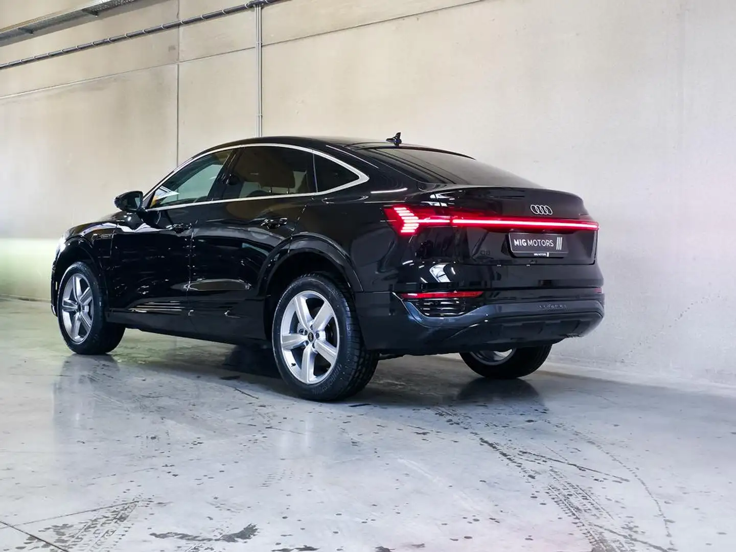 Audi Q8 e-tron Sportback Corporate 50 quattro Noir - 2