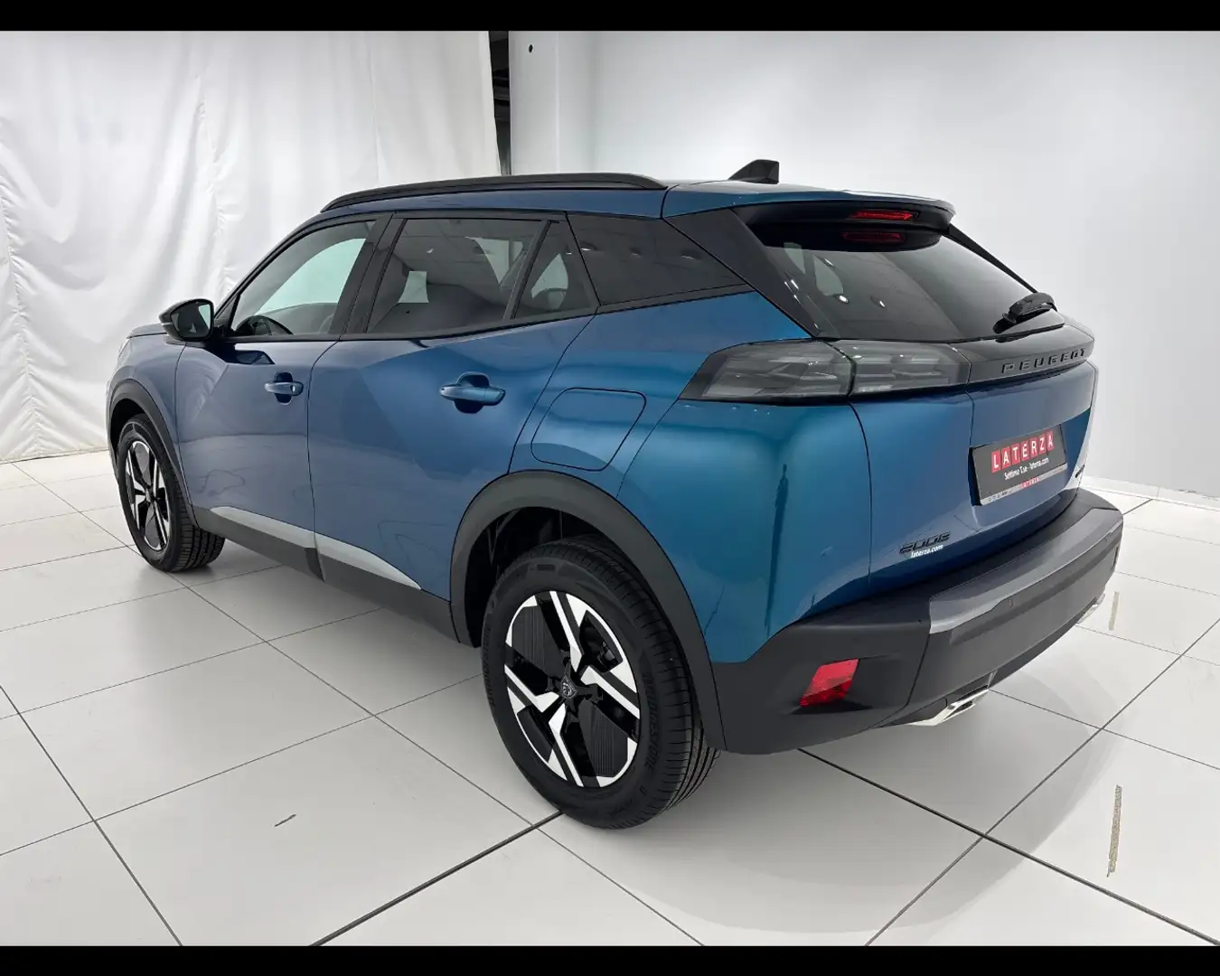 Peugeot 2008 1.2 Hybrid Allure Bleu - 2