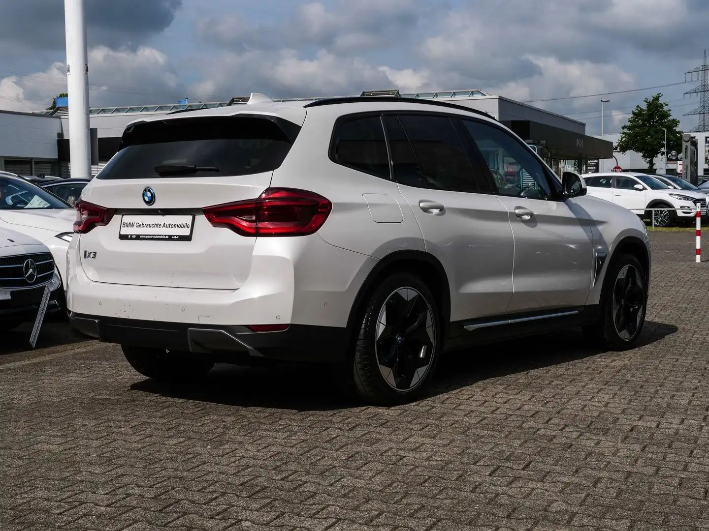 BMW iX3 20" DA Pro PA+ Harman HuD Adpt LED FA DAB Weiß - 2