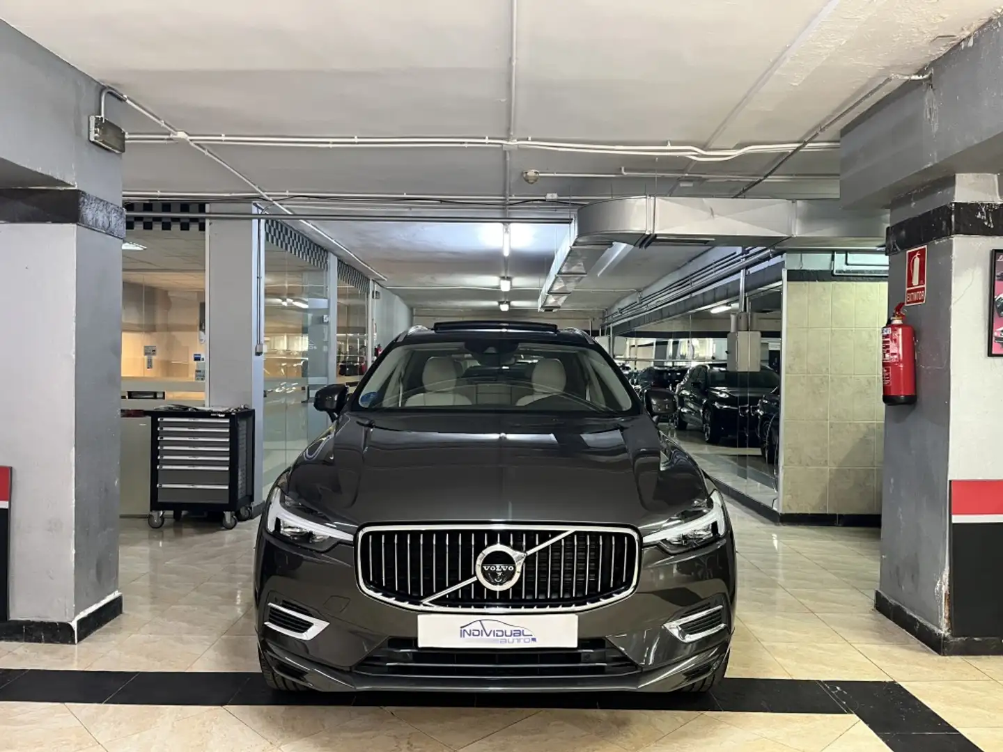 Volvo XC60 T6 Twin Recharge Inscription Gris - 1