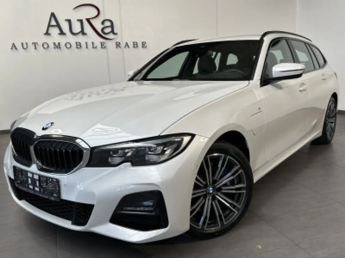 BMW 330 Touring M-Sport NAV+LED+AHK+KAMERA+LIVECOCKPIT Weiß - 1
