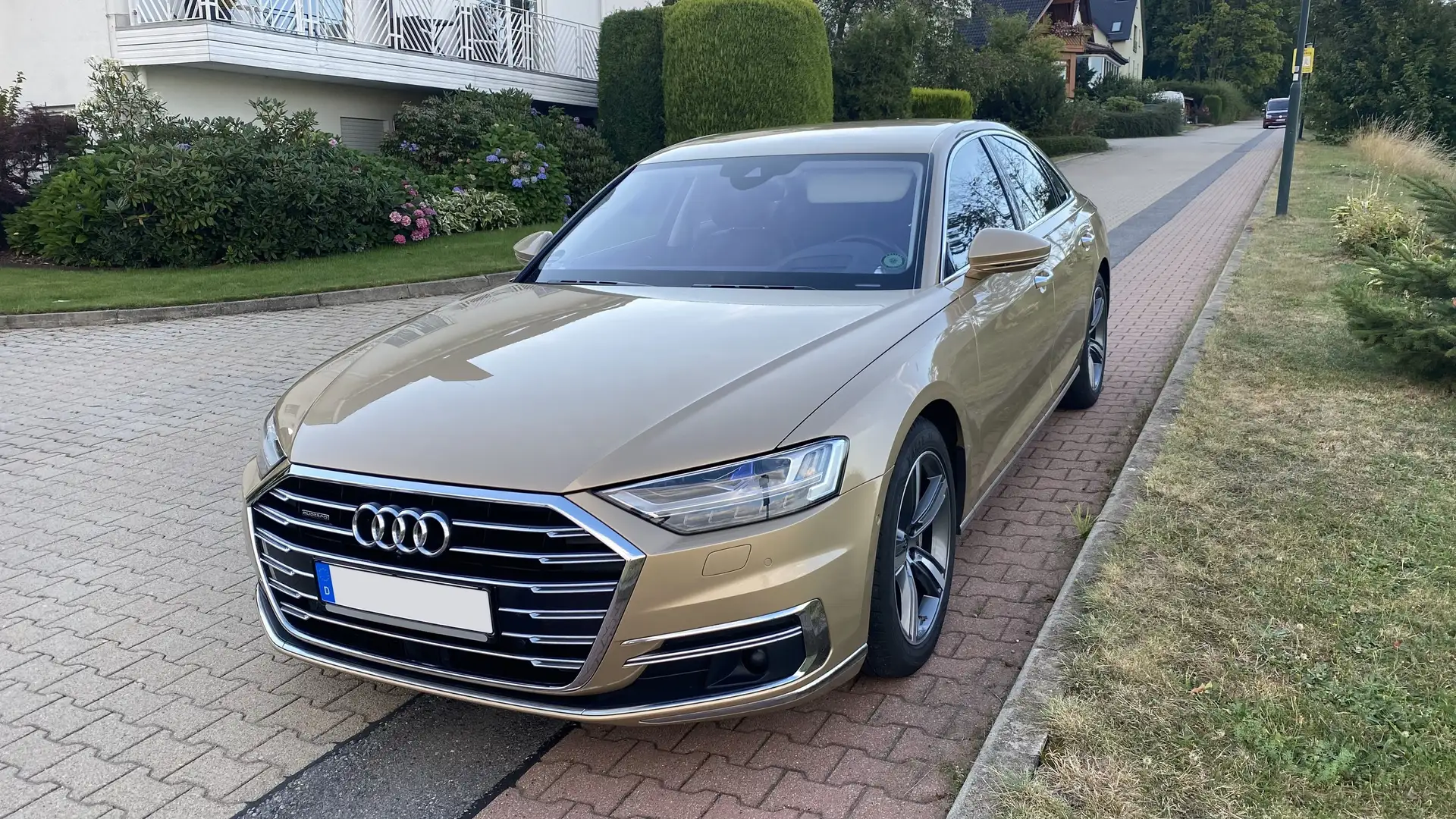 Audi A8 A8 quattro sehr gepflegt, umfangreiche Ausstattung Beige - 1