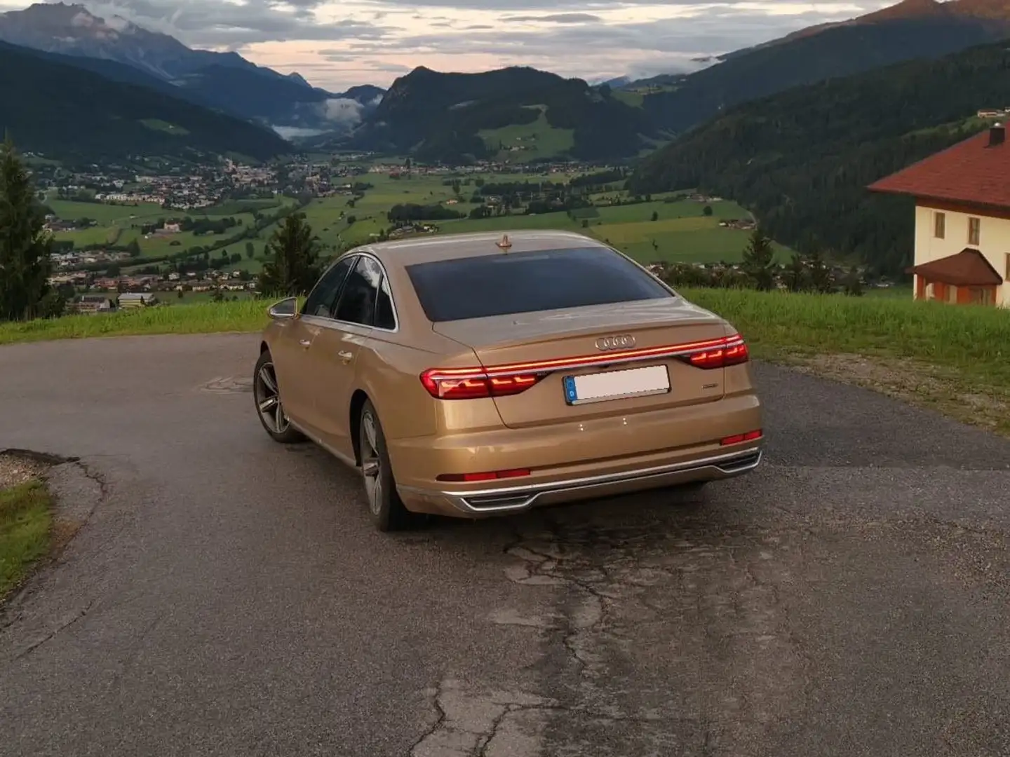 Audi A8 A8 quattro sehr gepflegt, umfangreiche Ausstattung Bej - 1