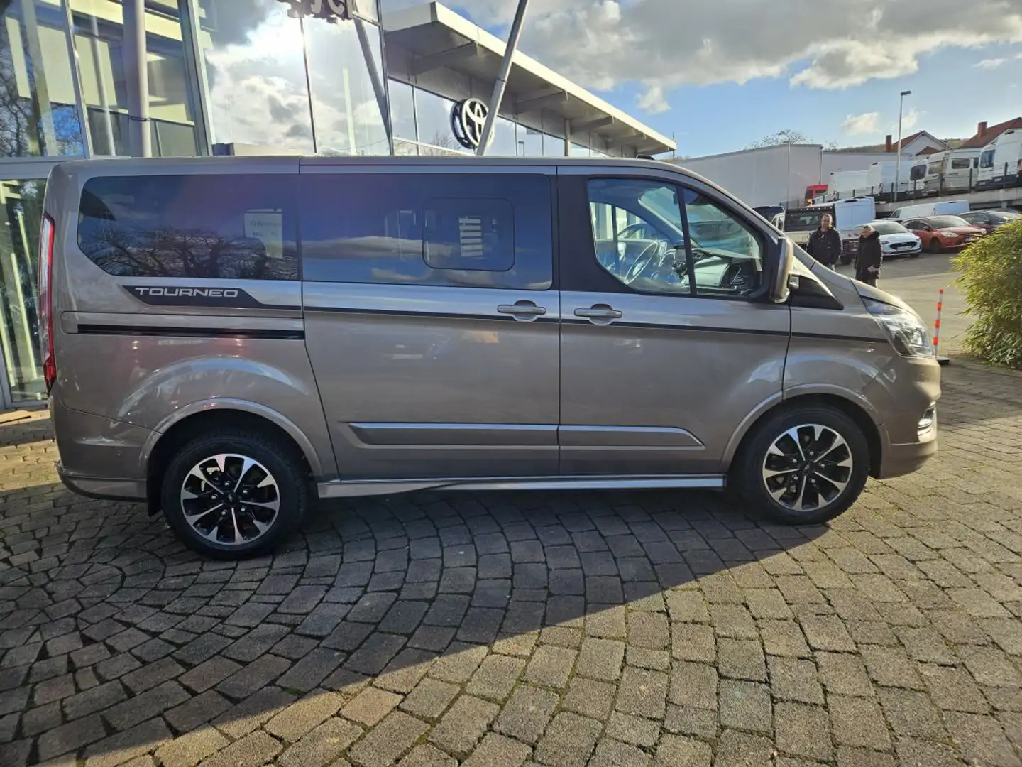 Ford Tourneo Custom 320 L1H1 VA Autm. Sport Silber - 2