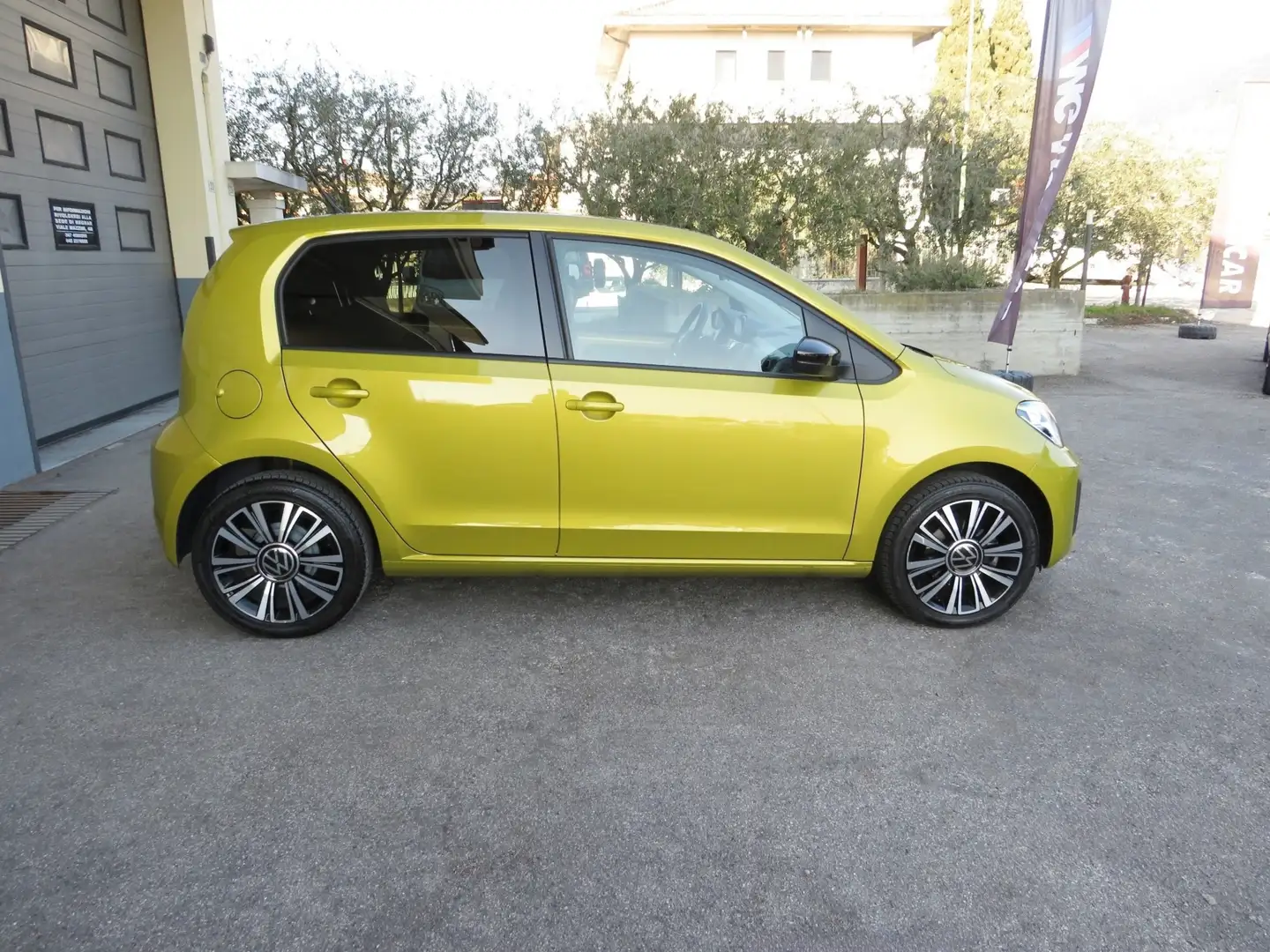 Volkswagen up! 5p 1.0 Color 60cv km 17.200 telecamera/clima autom Amarillo - 2