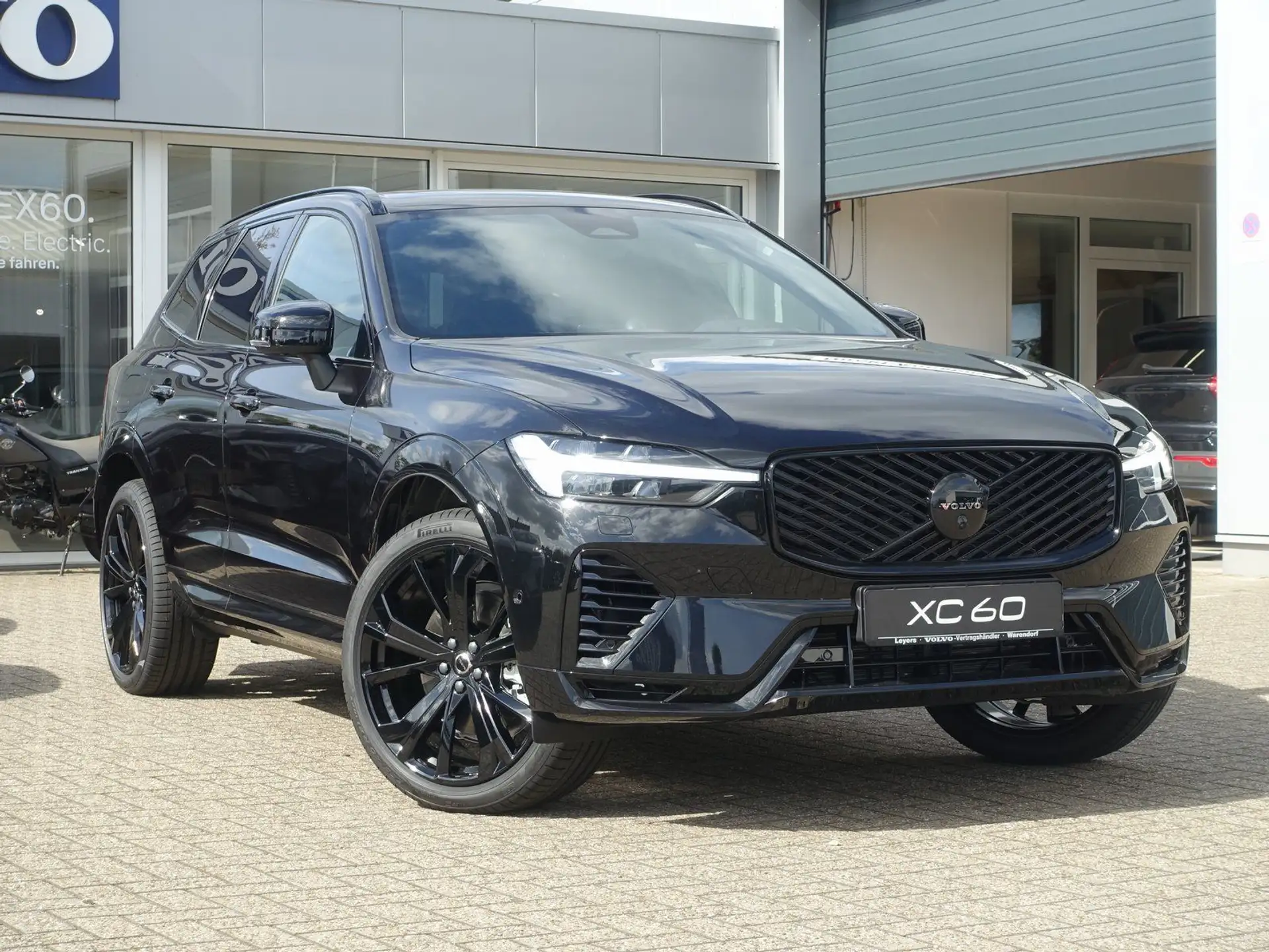 볼보 Volvo XC60 T6 2026 검정 사진 3