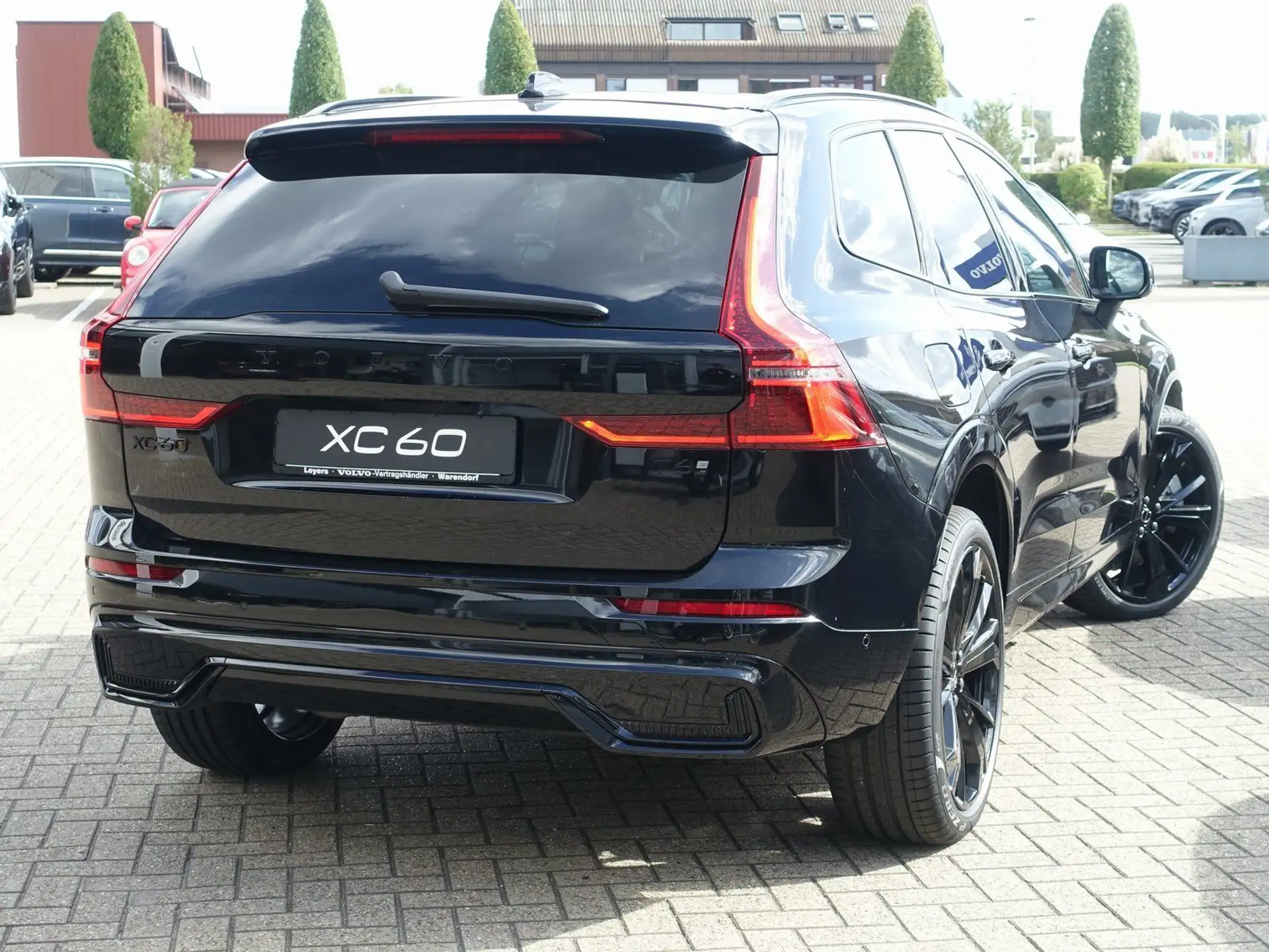 볼보 Volvo XC60 T6 2026 검정 사진 2