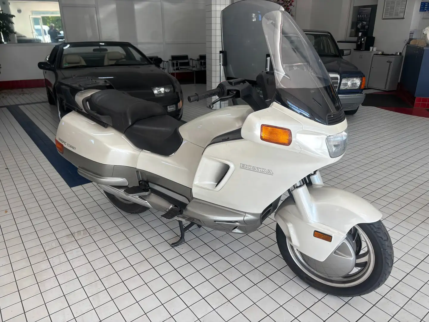 Honda Pacific Coast Wit - 2