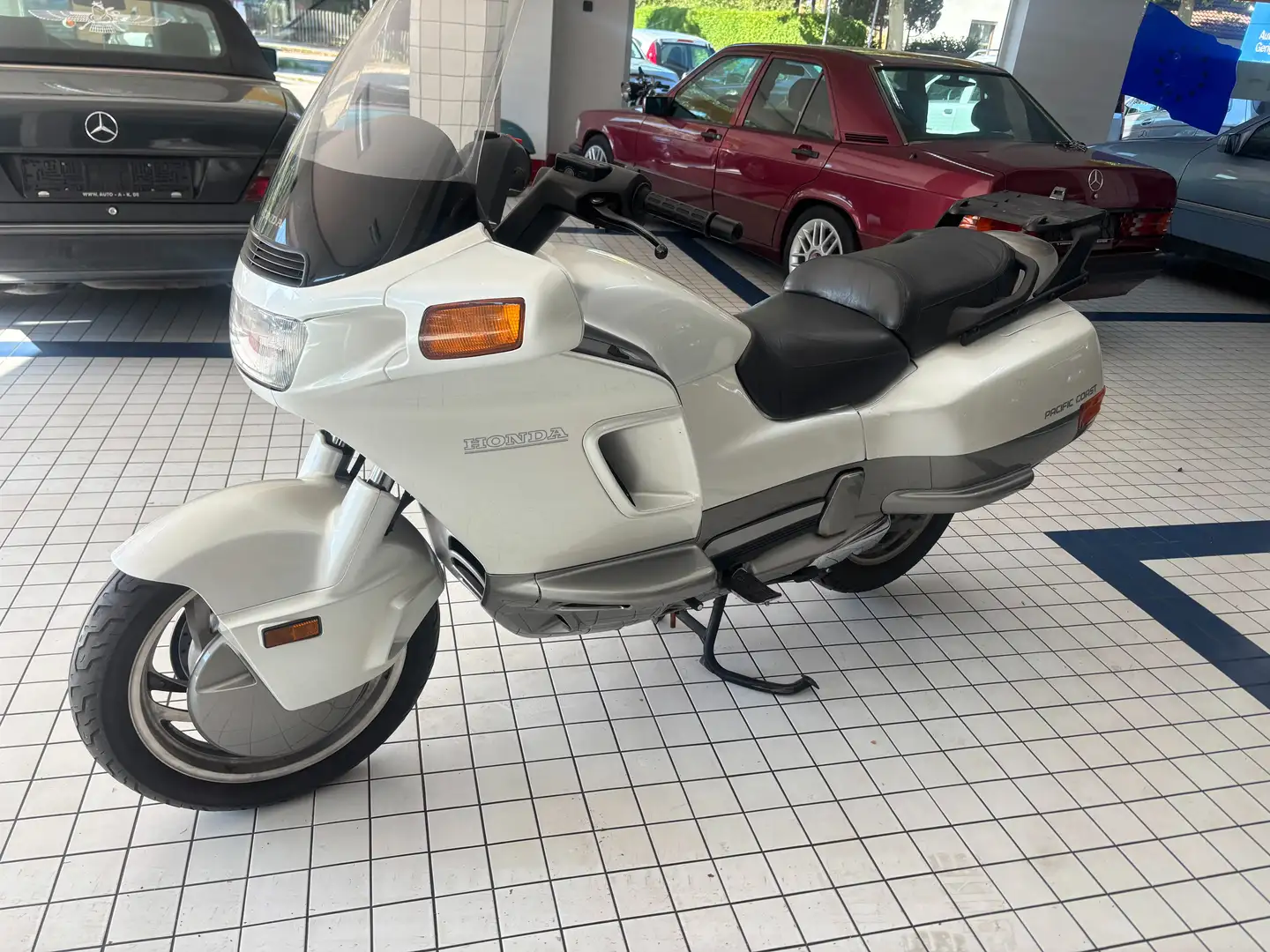 Honda Pacific Coast Wit - 1