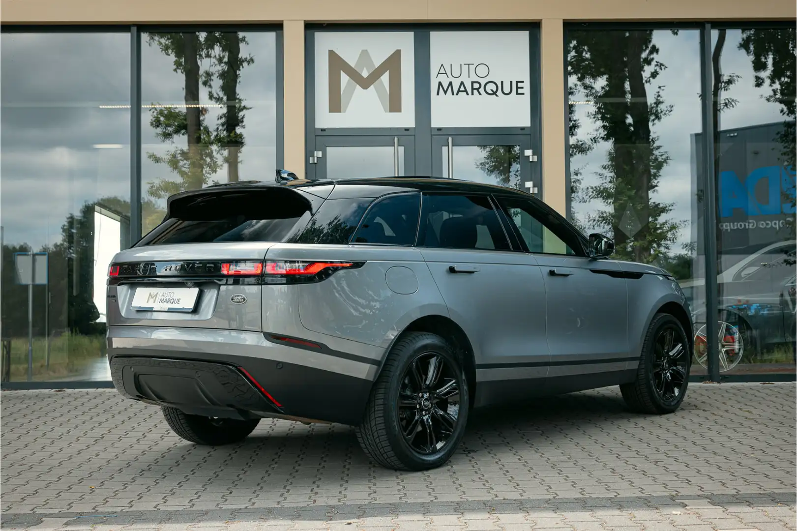 Land Rover Range Rover Velar 2.0 P400e R-Dynamic SE | Panoramadak | Meridian So Grijs - 2