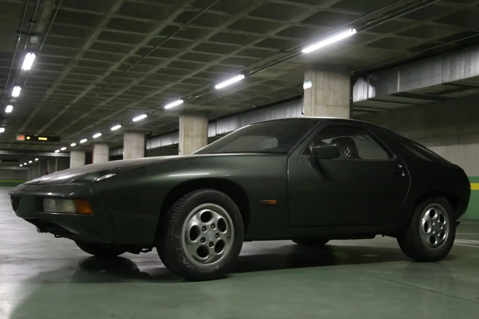 Porsche 928 Verde - 1