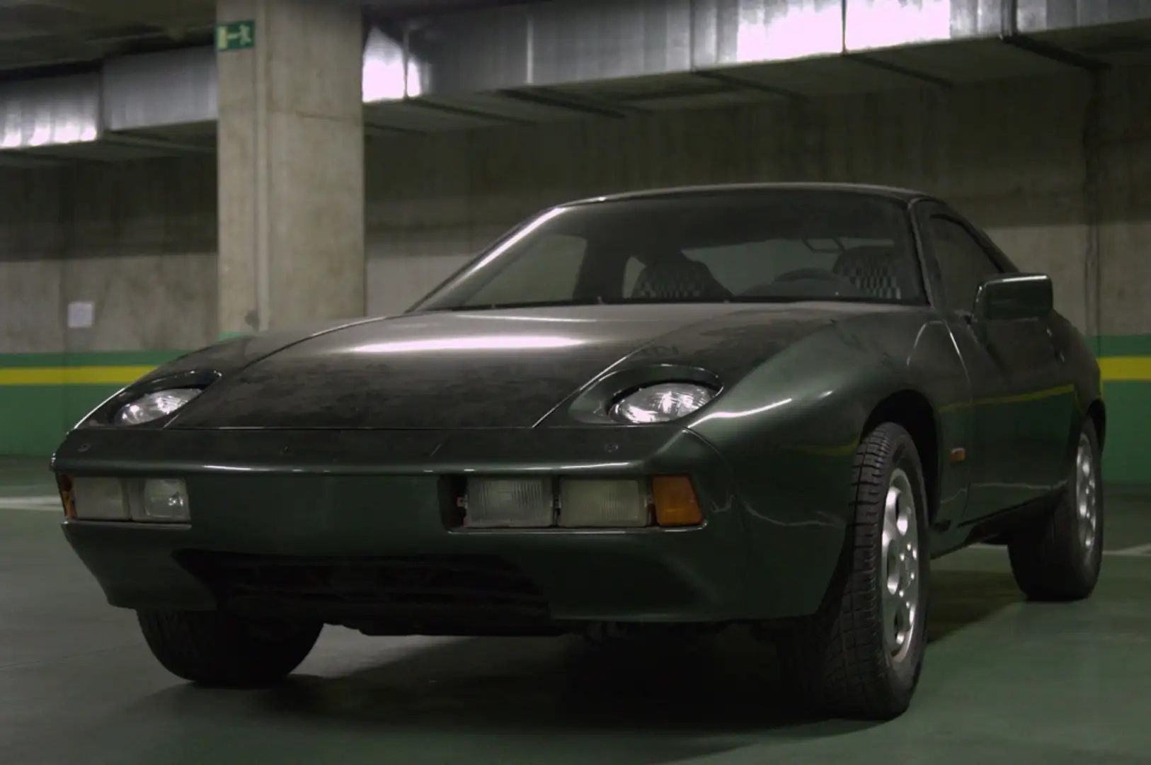 Porsche 928 Verde - 2
