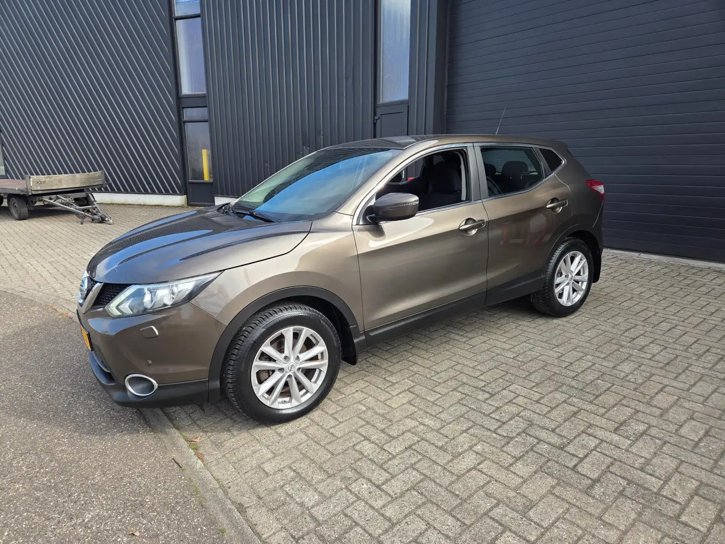 Nissan Qashqai 1.2 Connect Edition Bruin - 2