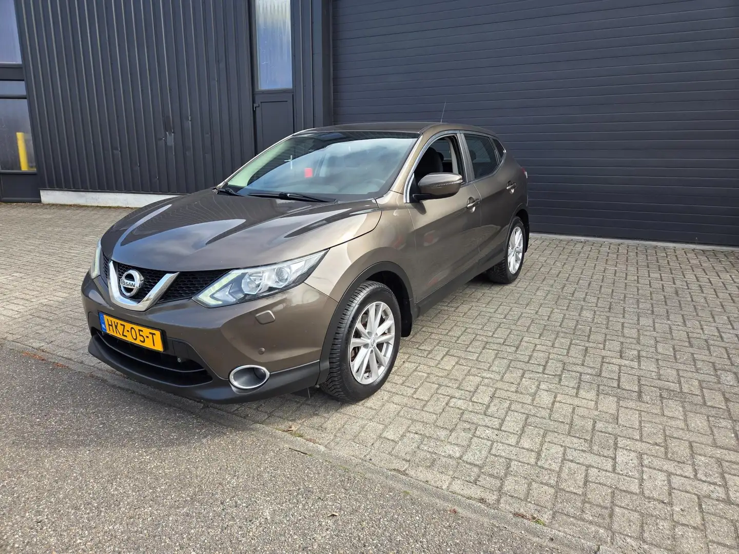 Nissan Qashqai 1.2 Connect Edition Bruin - 1