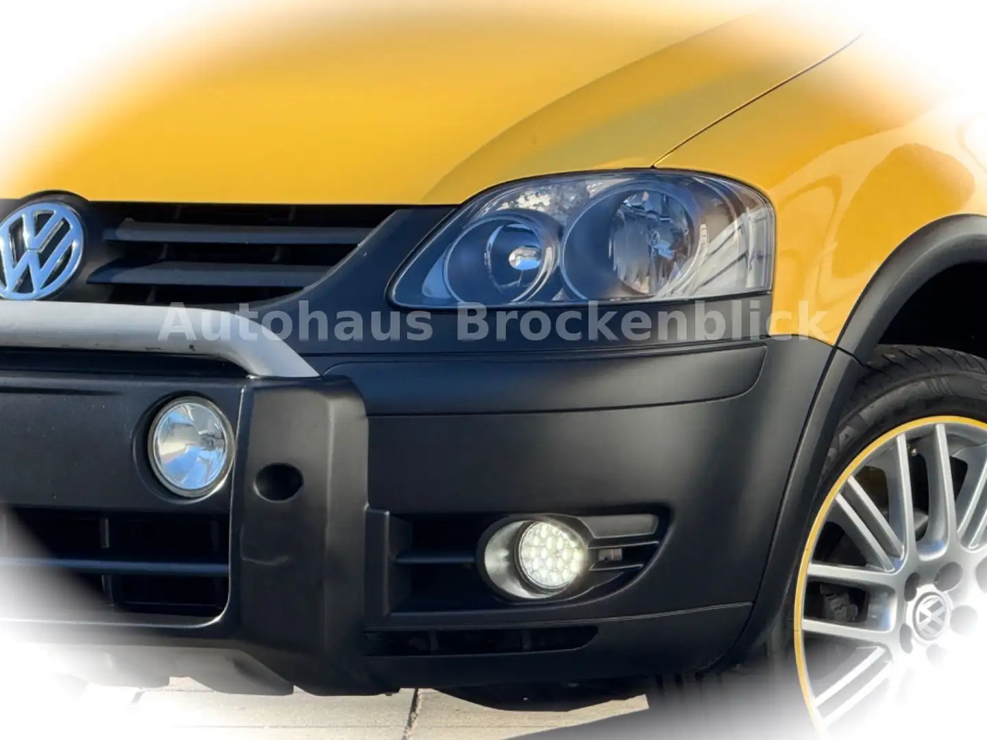 Volkswagen Fox Crossfox 1,6**TÜV/AU neu*Standheizung* Gelb - 2
