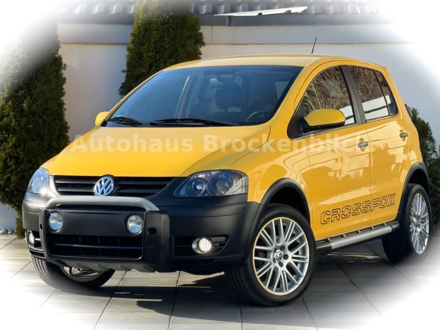 Volkswagen Fox Crossfox 1,6**TÜV/AU neu*Standheizung* Gelb - 1