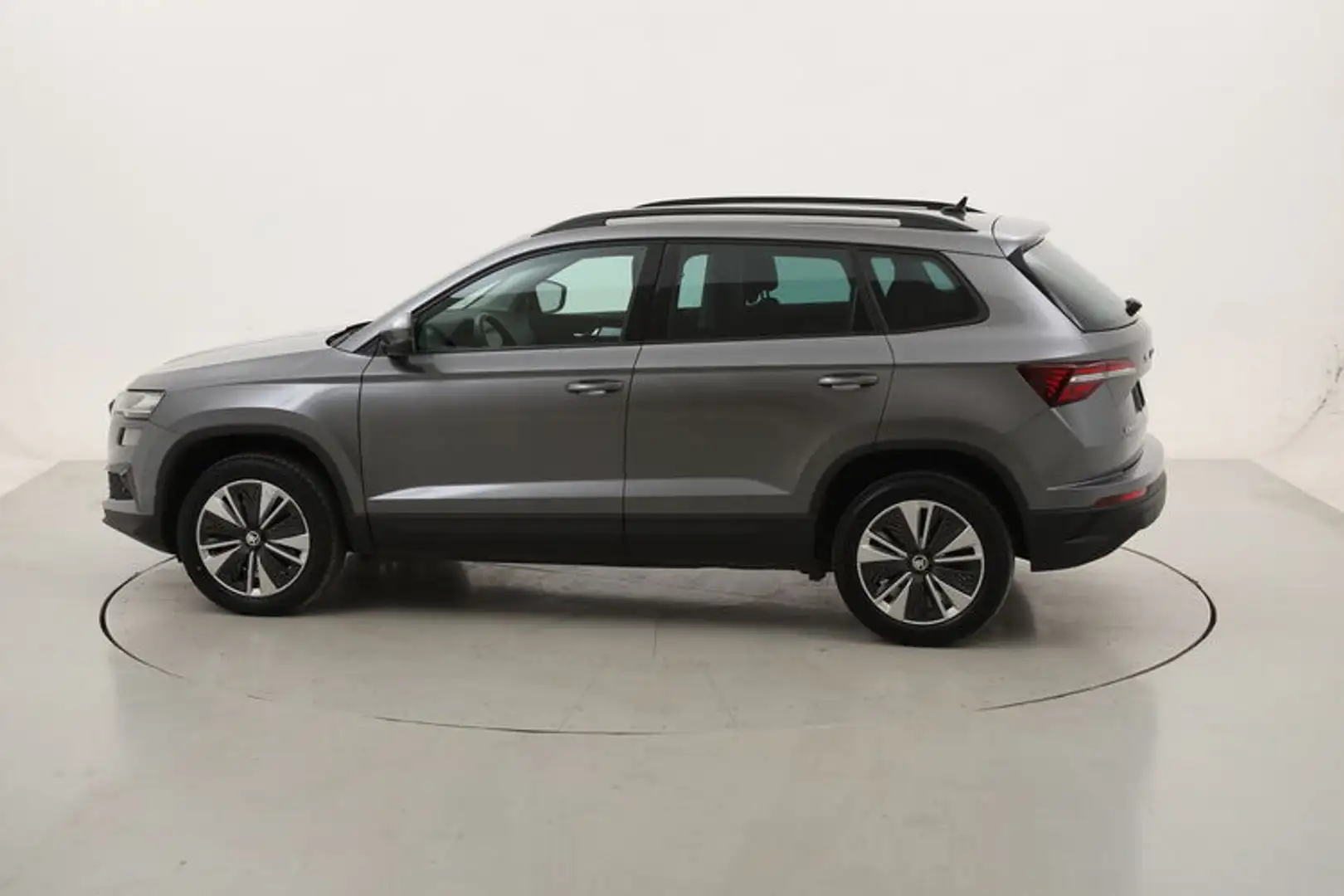 Skoda Karoq Executive DSG 2.0 Diesel 116CV Grau - 2