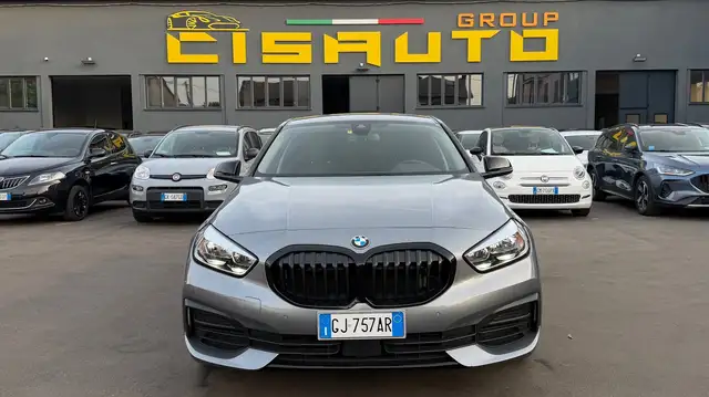 BMW 1 Series view 2