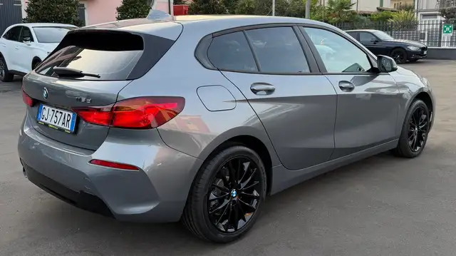 BMW 1 Series view 7
