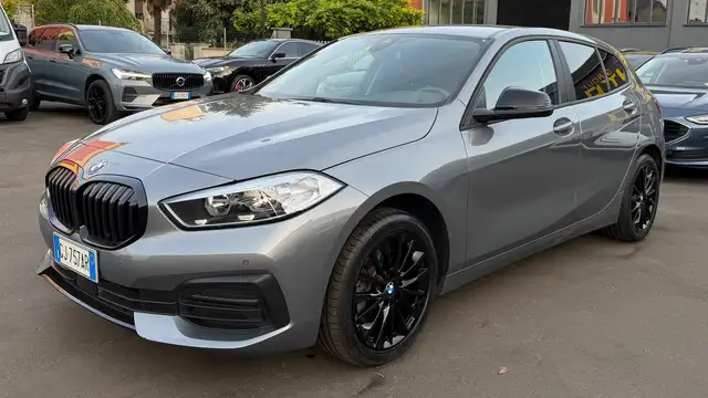 BMW 1 Series view 3