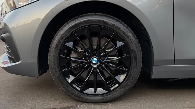 BMW 1 Series view 4