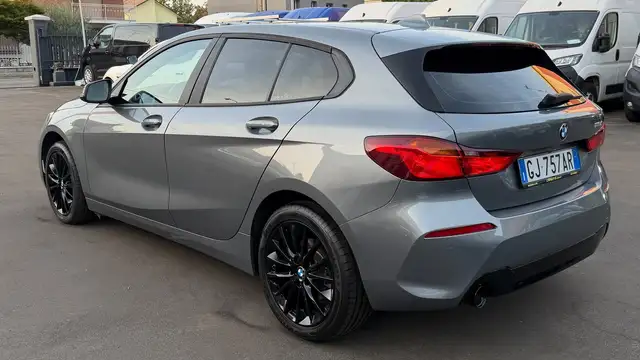 BMW 1 Series view 5