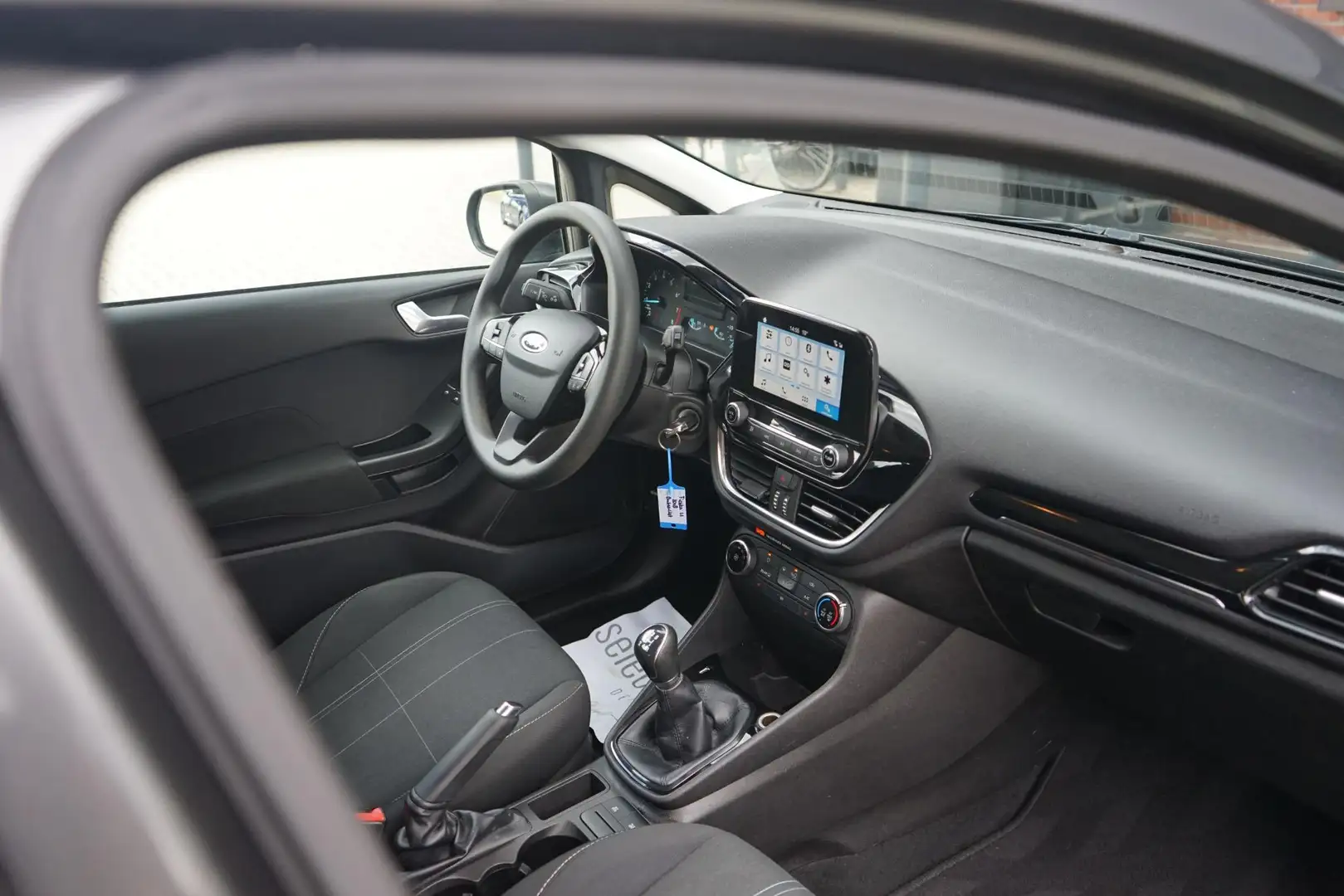 Ford Fiesta 1.1 Cool& Connect , 5-deurs, Magnetic Gray, Applin Grigio - 2